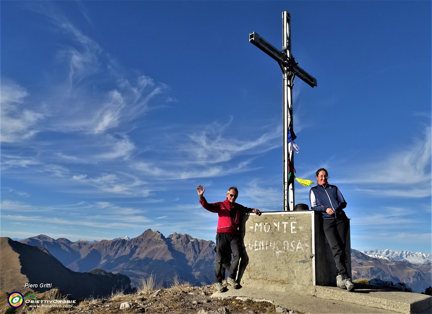 07 Alla croce di vetta del Venturosa (1999 m).JPG